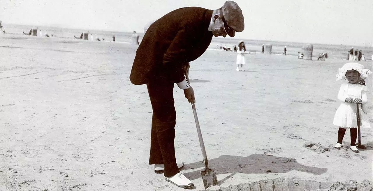 Count Alexander von Faber-Castell at the beach 