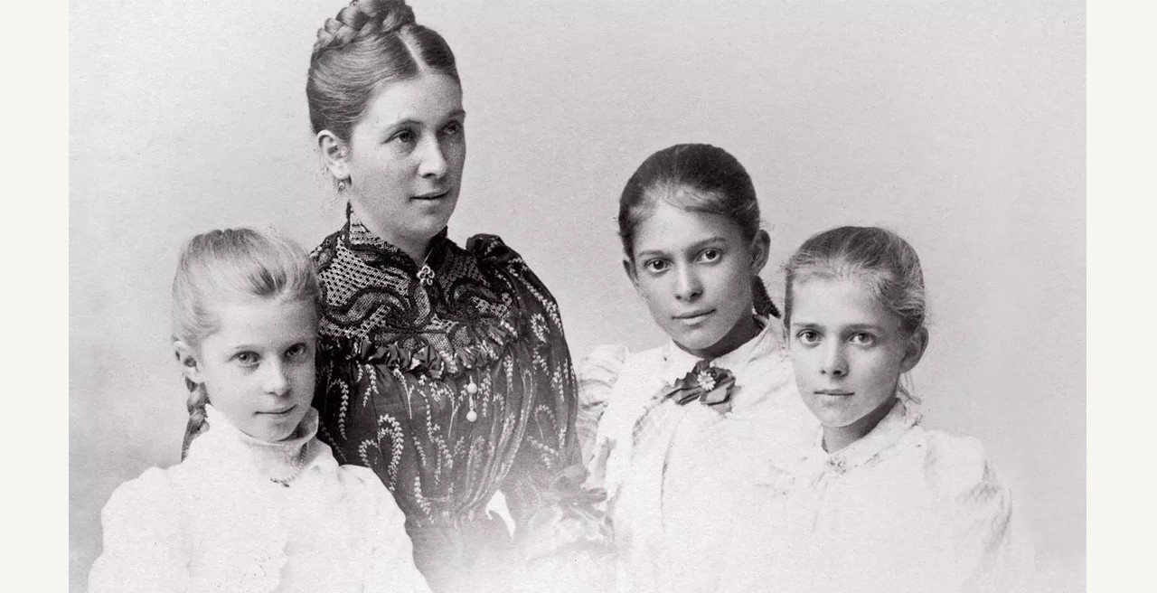 Bertha von Faber with her three daughters